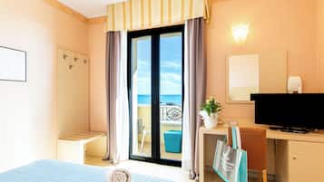 Royal Triple Room | In-room safe, desk, free WiFi, bed sheets