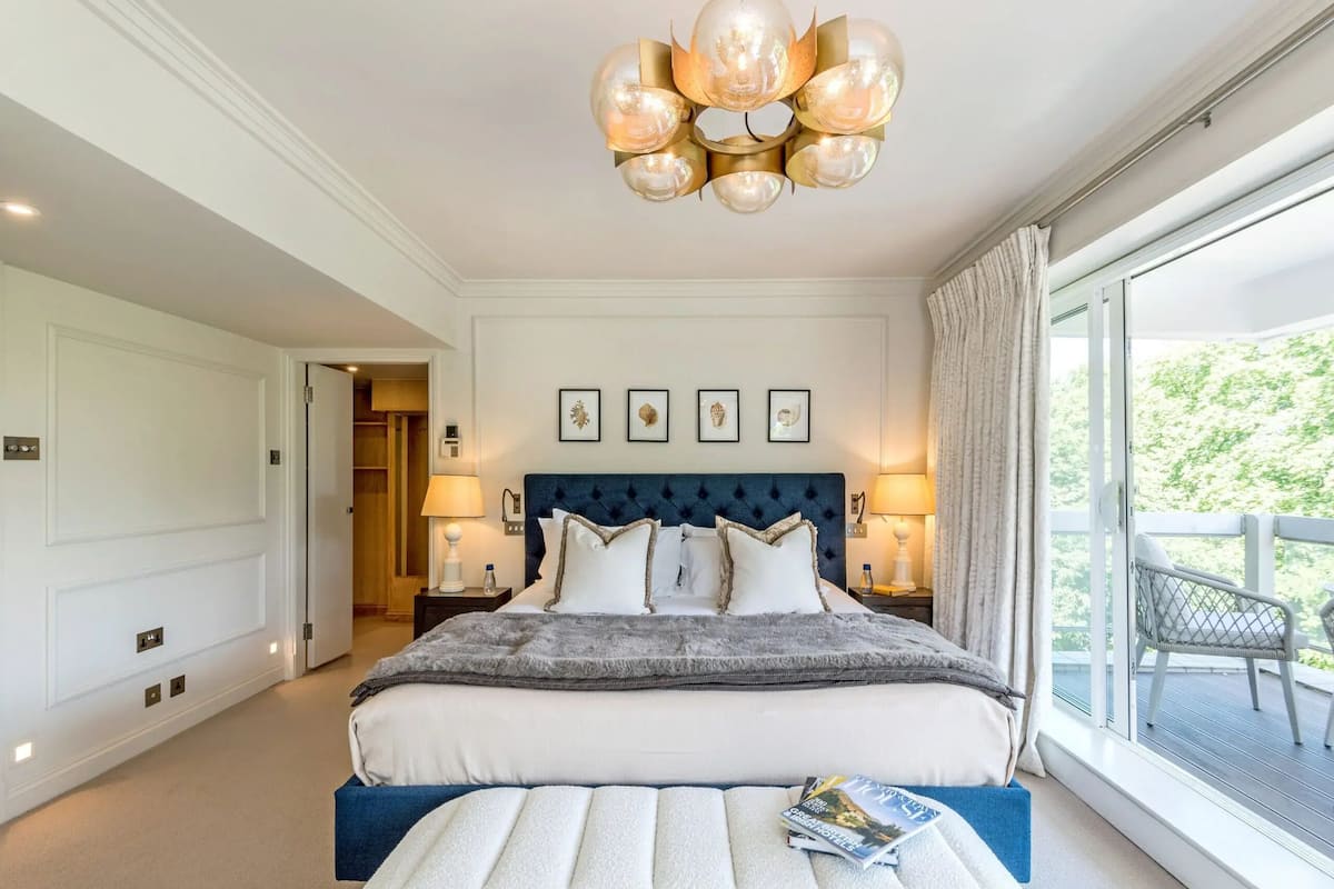 Egyptian cotton sheets, premium bedding, in-room safe