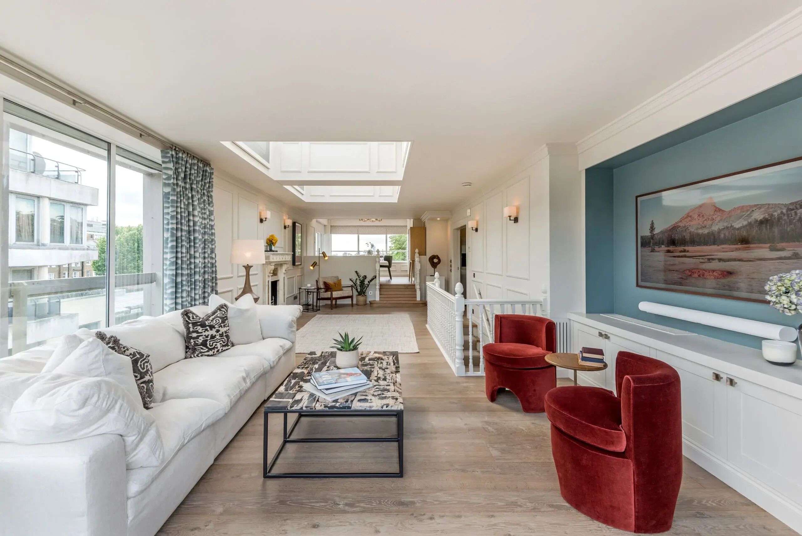 The Penthouse | Area soggiorno | TV a schermo piatto 42 pollici con canali via cavo, TV