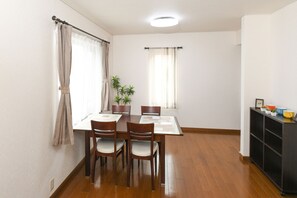 House (Private Vacation Home) | Makan dalam bilik