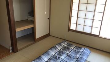 واي فاي مجانًا وملاءات أسرّة