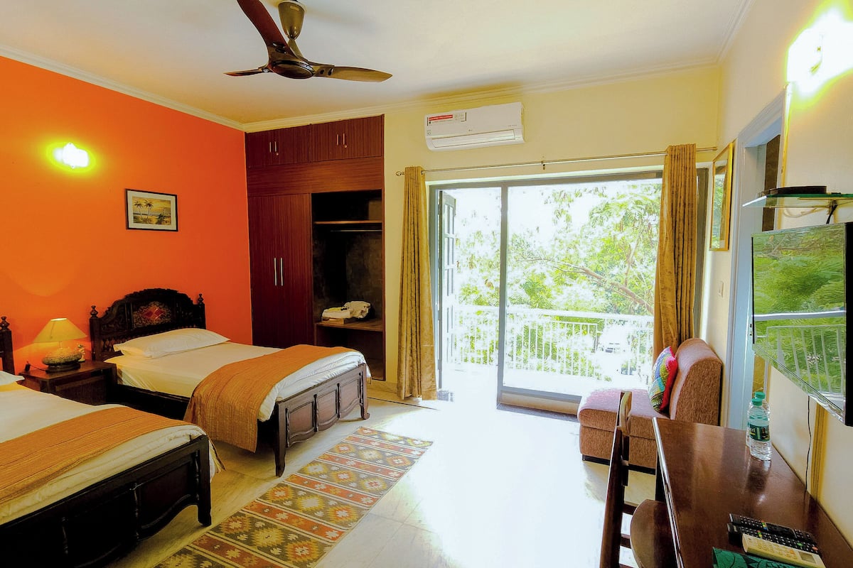 Deluxe Twin Room, 1 Bedroom, Balcony, City View | 2 bedrooms, premium bedding, individually decorated