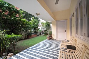 Garden - Prakash Kutir B&B (New Delhi)