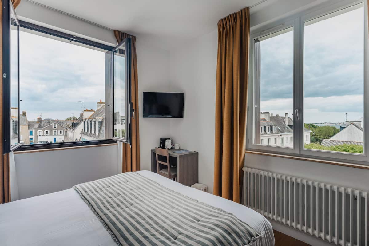 Superior tweepersoonskamer, uitzicht op zee | 1 slaapkamer, luxe beddengoed, een bureau, gratis wifi