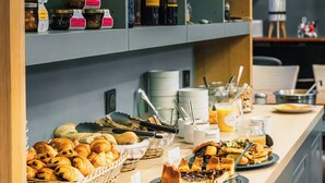 Frokostbuffé hver dag (mot et tillegg)