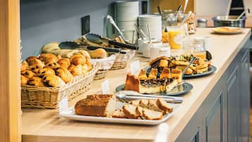 Desayuno buffet diario (EUR 16 por persona)