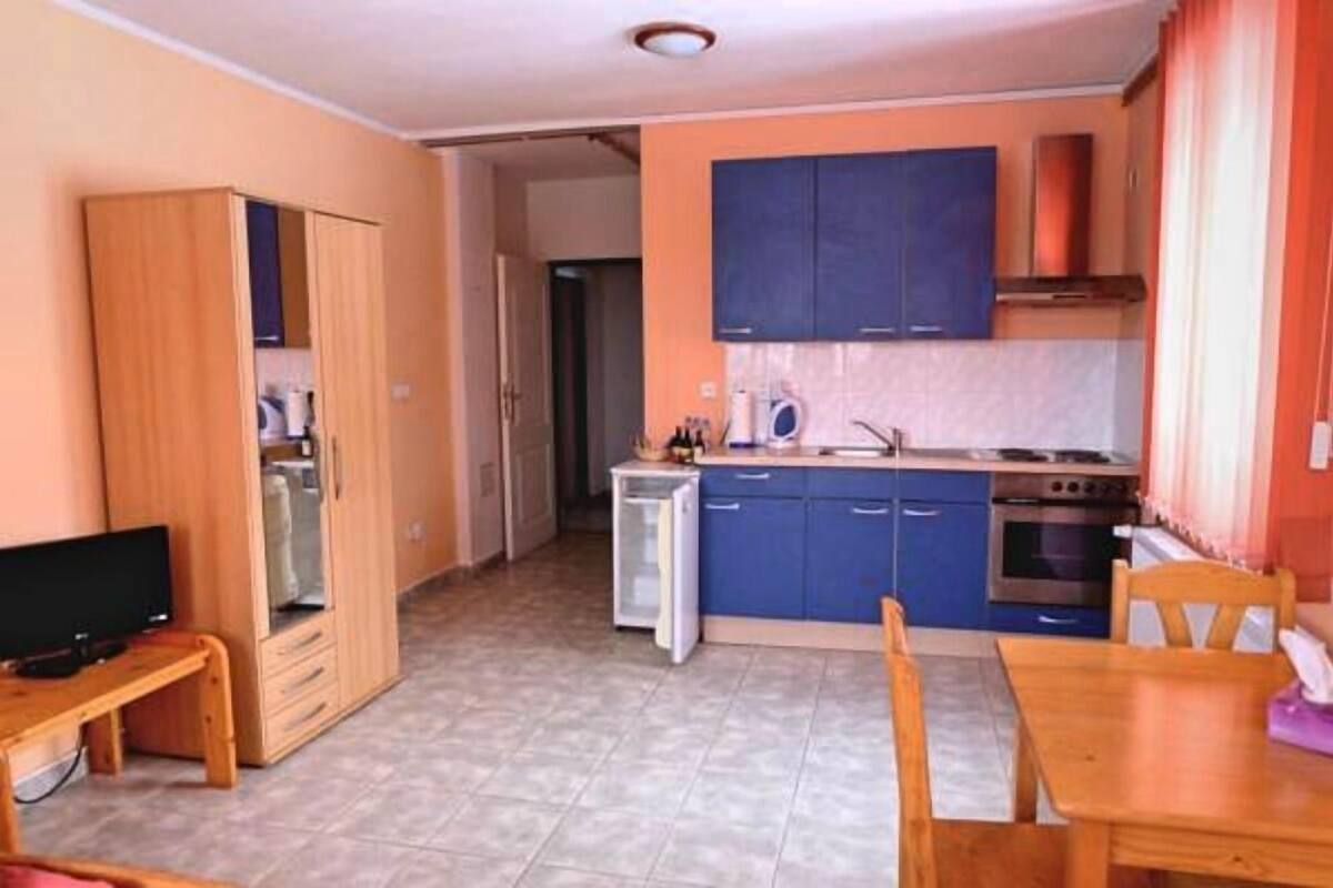Triple Room, Kitchenette, Ground Floor (Wheelchair Access, no Roll-in Shower) | Private kitchen