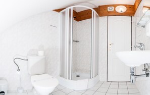 Triple Room (Attic) | Bathroom