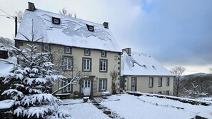 Front of property - Datcha Anastasia (Besse-et-Saint-Anastaise)