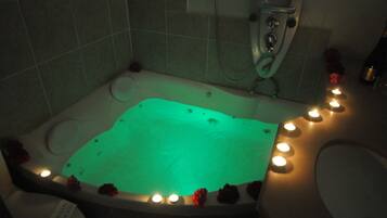 Luxury Double or Twin Room, Jetted Tub | Bathroom | Separate tub and shower, jetted tub, free toiletries, towels
