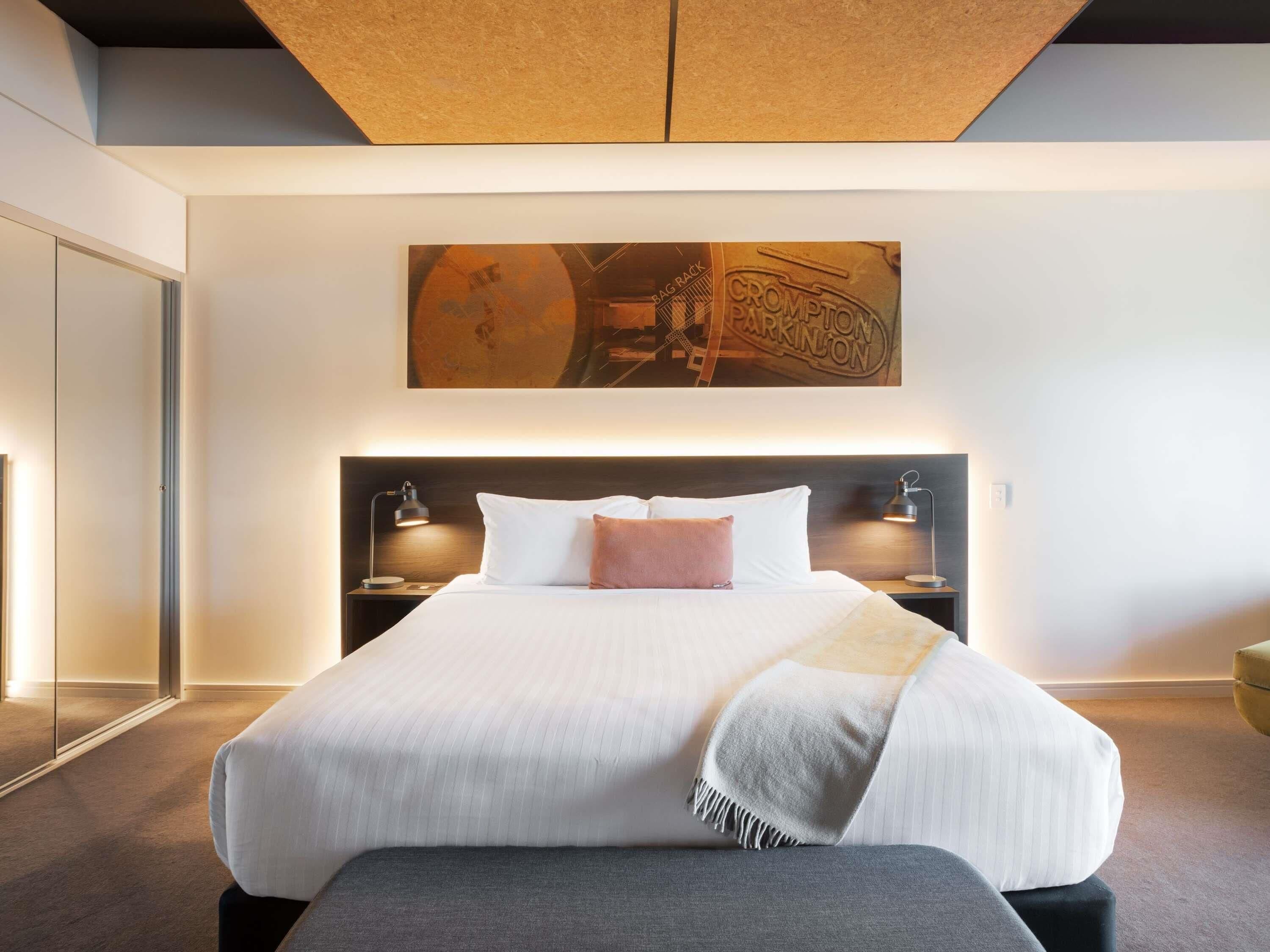 Deluxe Room (Gorge River) | Premium bedding, minibar, in-room safe, individually decorated