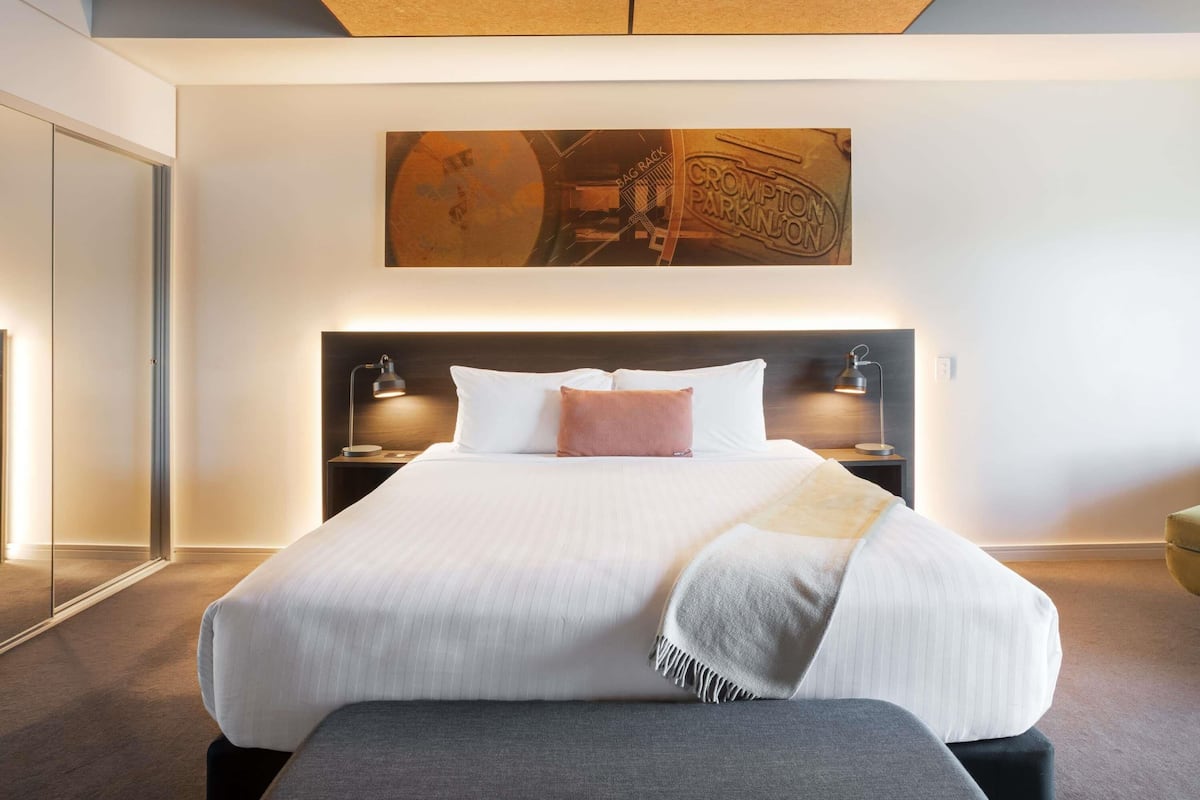 Deluxe Room (Gorge River)