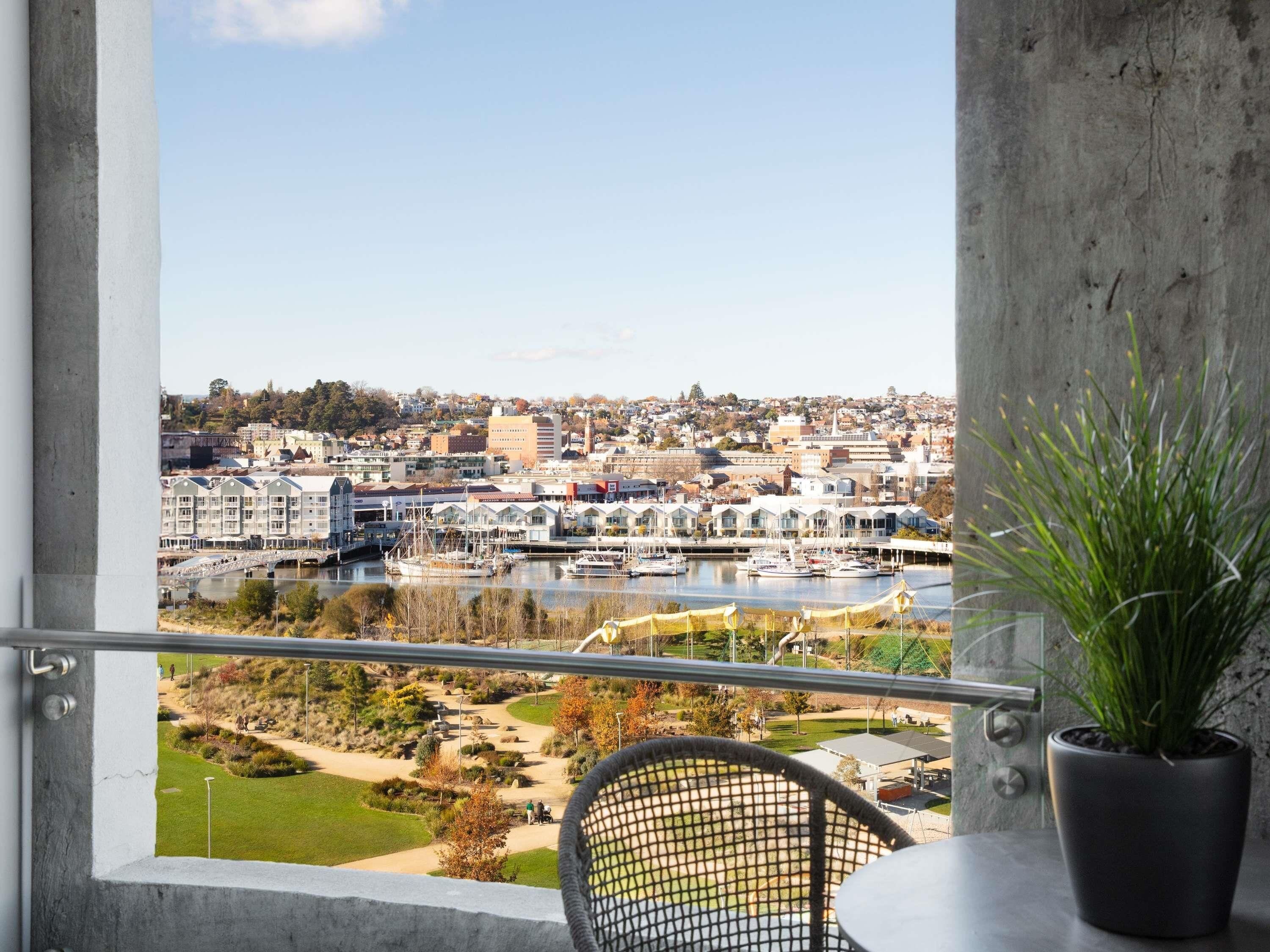 Premier Suite (Silo) | Premium bedding, minibar, in-room safe, individually decorated