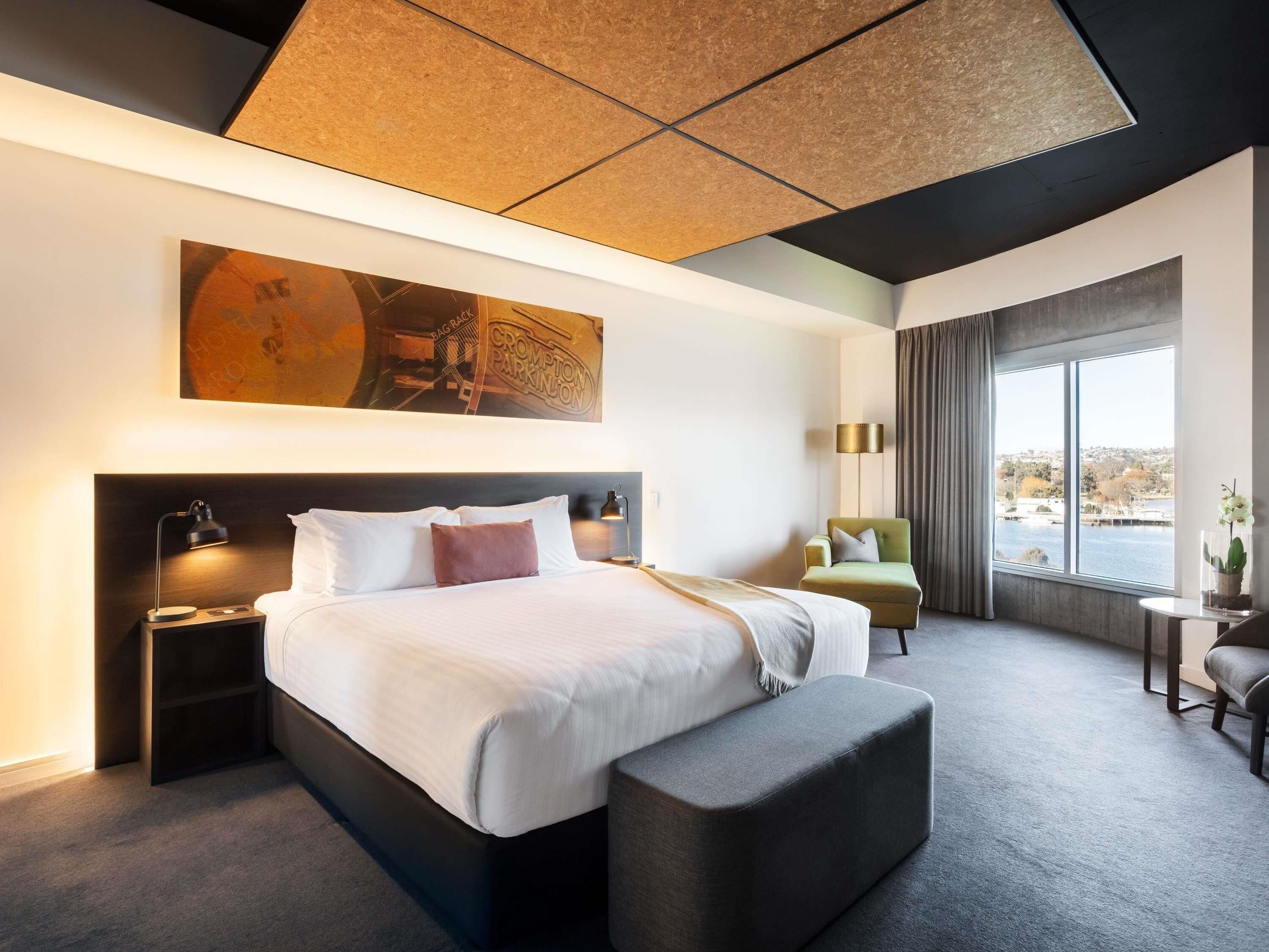 Ropa de cama de alta calidad y minibar 