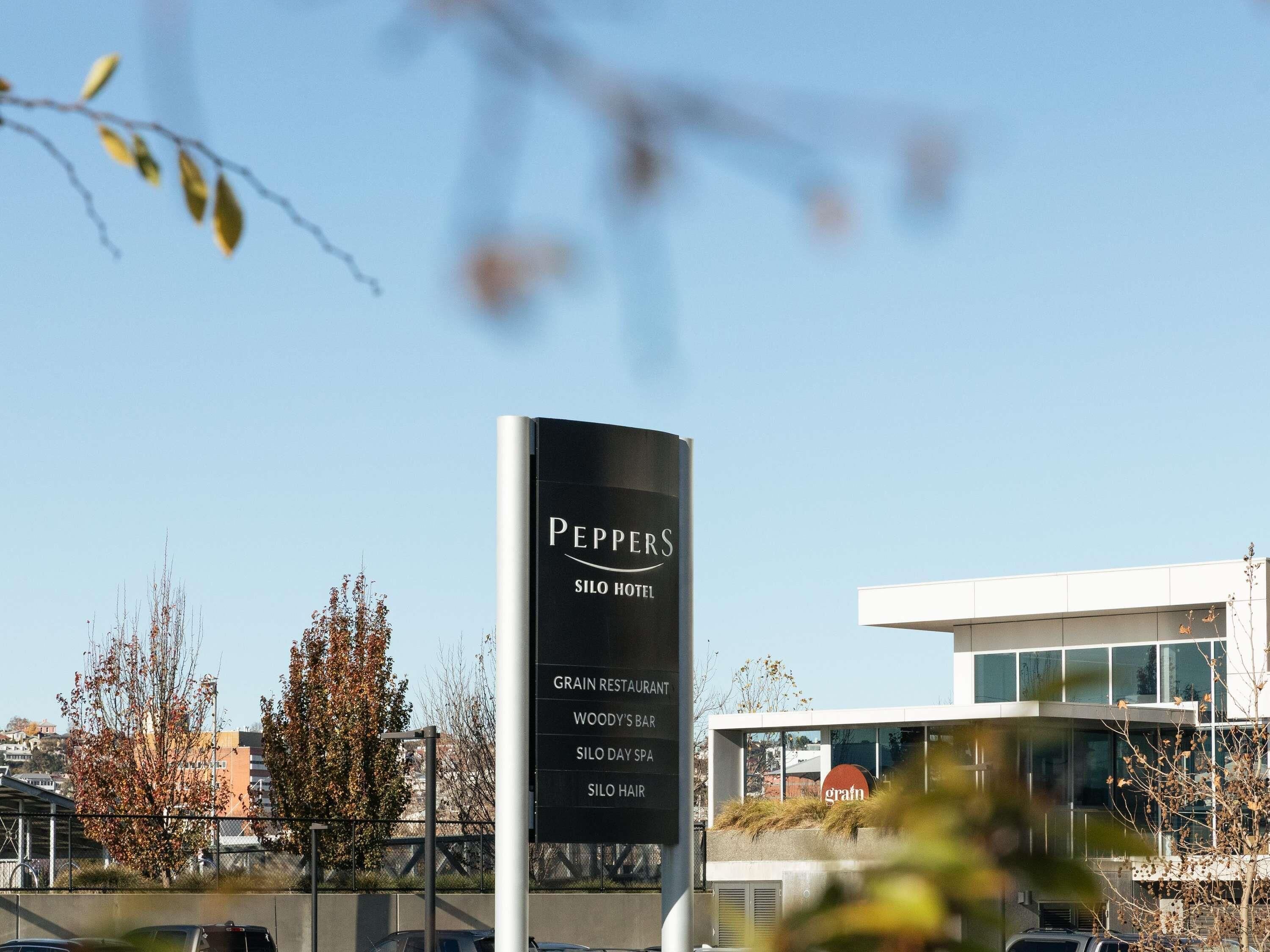 A sign for the Pepers Silo Hotel with a list of amenities including a grain restaurant, bar, spa, and air.