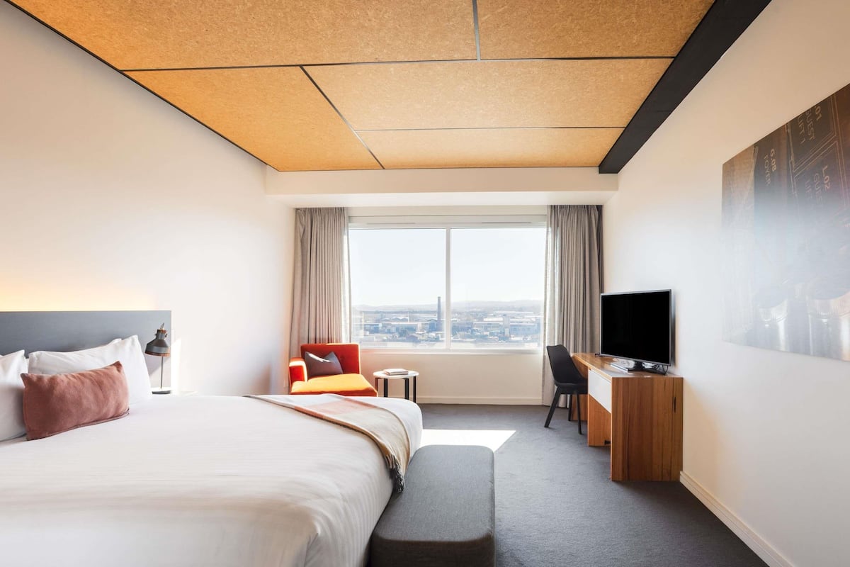 Room (Tamar River) | Premium bedding, minibar, in-room safe, individually decorated