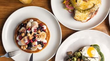 Daily cooked-to-order breakfast (AUD 35 per person)