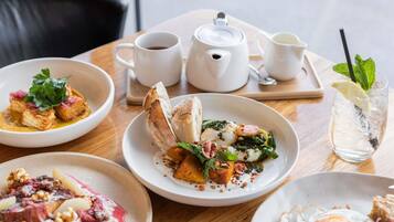 Daily cooked-to-order breakfast (AUD 35 per person)