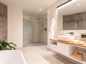 Suite Premier (Silo) | Ropa de cama de alta calidad, minibar, caja fuerte