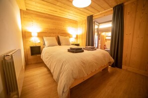 8 chambres, fer et planche à repasser, lit parapluie, Wi-Fi gratuit