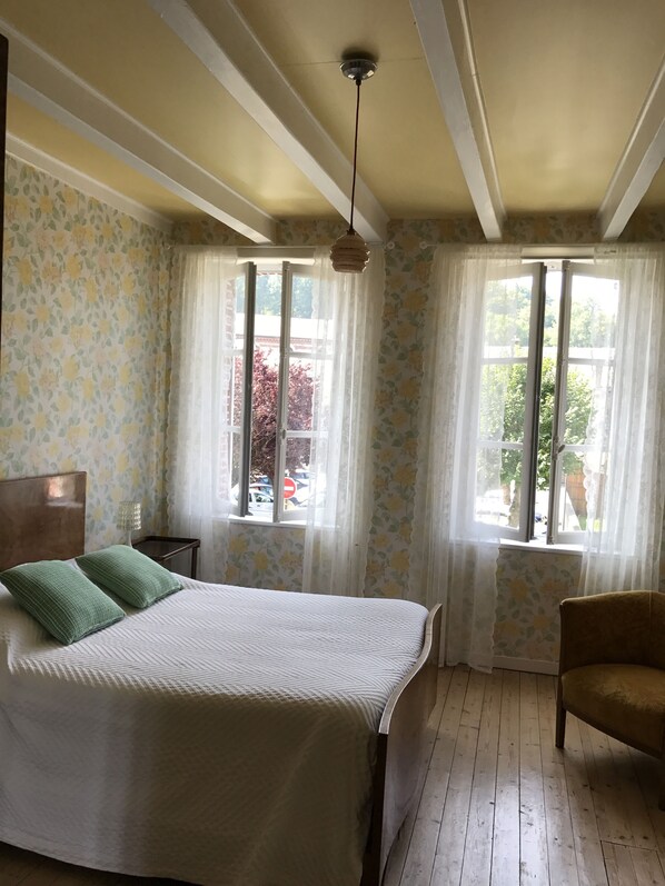 2 bedrooms, iron/ironing board, travel cot, bed sheets