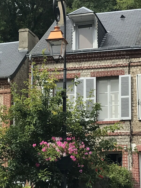 Exterior detail - Charming house in YPORT 300 meters seaside sun terrace gardens (Yport)