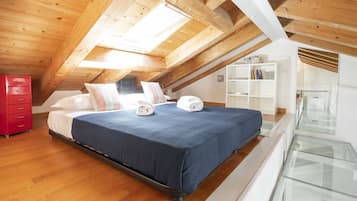 Departamento, 2 habitaciones | 2 habitaciones, edredón y caja de seguridad en la habitación