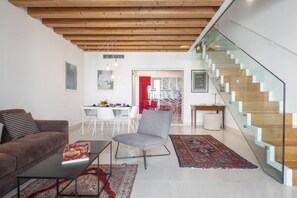 Apartemen, 2 kamar tidur | Ruang keluarga | TV layar datar