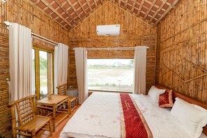 Bungalow Romantique, 2 chambres | Bureau, espace de travail pour ordinateur portable