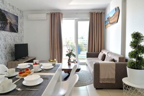 Deluxe Family Apartment | Dining room - Alekos Apartments 1 (Athens)
