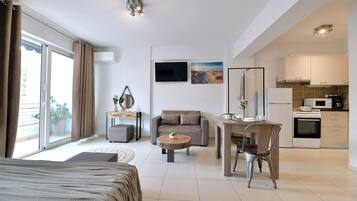 Superior Apartment | Private kitchen | Fridge, microwave, stovetop, coffee/tea maker