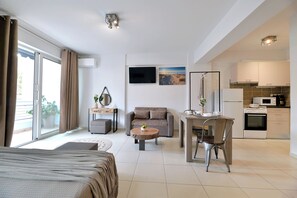 Apartamento superior | Cozinha privada | Geladeira, micro-ondas, cooktop, cafeteira/chaleira