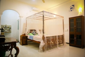 Desk, iron/ironing board, rollaway beds, free WiFi