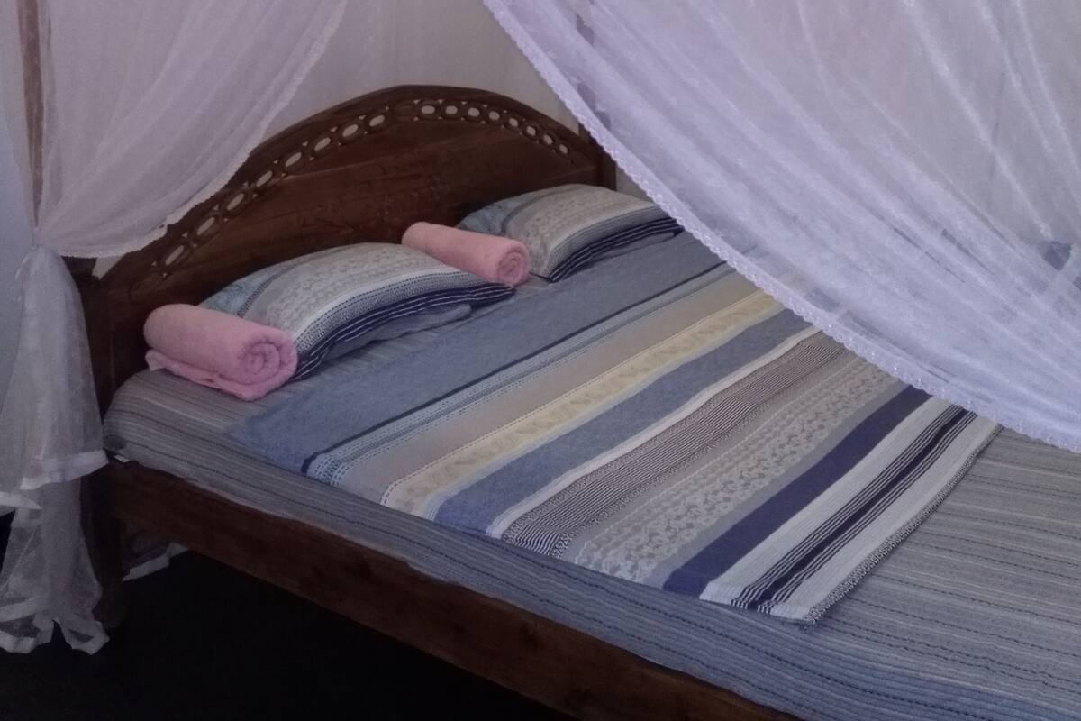 Deluxe tweepersoonskamer | Een bureau, een strijkplank/strijkijzer, extra bedden (toeslag)