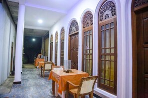 Breakfast, lunch, dinner served; international cuisine  - Wonderland Mirissa Lucky Guest Home (Mirissa)