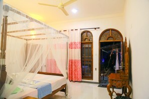 Desk, iron/ironing board, rollaway beds, free WiFi - Wonderland Mirissa Lucky Guest Home (Mirissa)