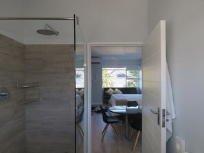 Superior Studio, Mountain View | Living area | 40-inch flat-screen TV with satellite channels, TV, Netflix - Oranjehof Studios (Cape Town)