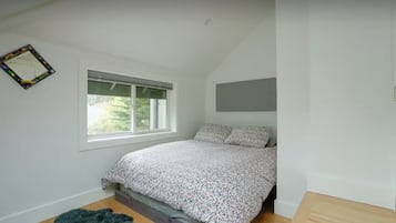 2 Schlafzimmer, BĂŒgeleisen/BĂŒgelbrett, Reisekinderbett, BettwĂ€sche