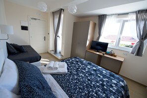 1 bedroom, premium bedding, pillow-top beds, in-room safe