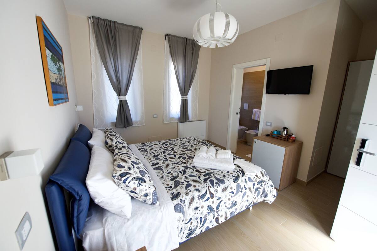 1 bedroom, premium bedding, pillow-top beds, in-room safe