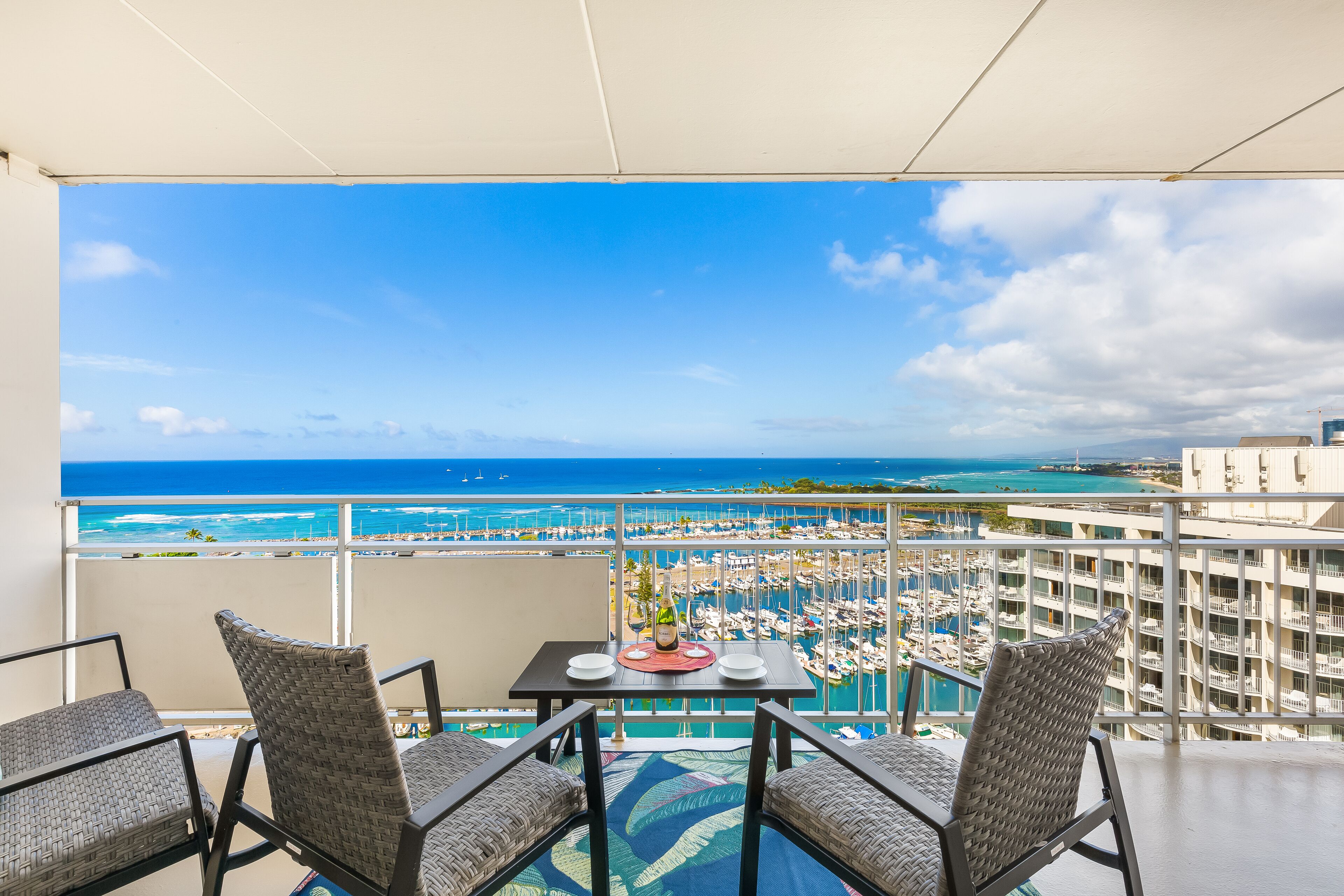 Ocean-Sunset Views Condo Steps Away from the Beach w/Awesome Ilikai Amenities