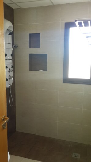 Bathroom shower - Cabanas Bonarda (San Rafael)