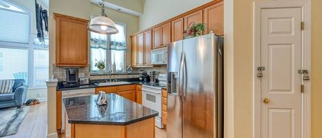 Kühlschrank, Mikrowelle, Ofen, Geschirrspüler