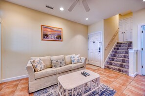 TV, DVD player - A Paradise Inn G – Your Topsail Island Escape (Surf City)