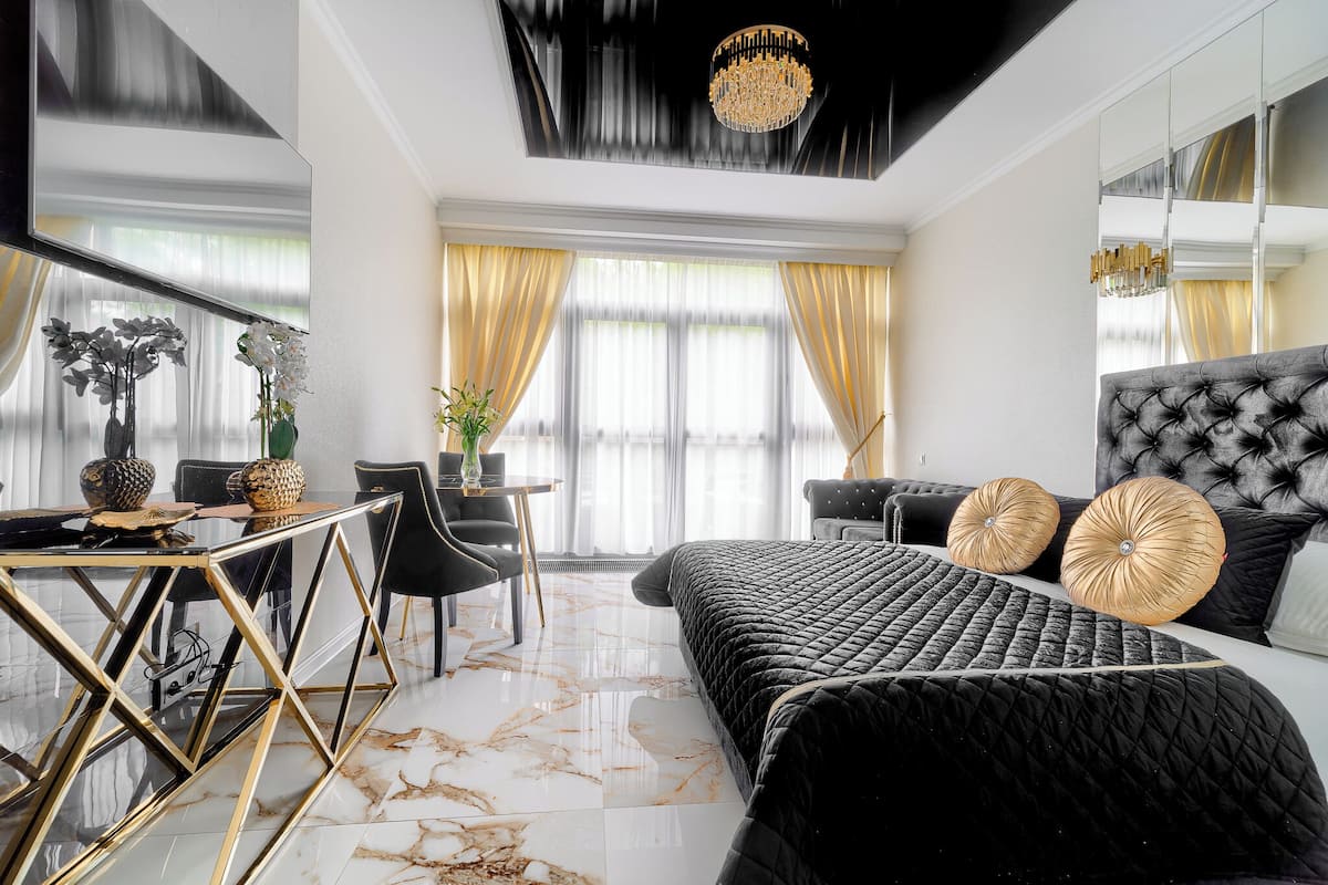 Standard Studio | Living area | TV