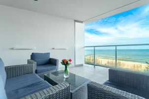 Apartamento Deluxe | Zona de estar | Una televisión