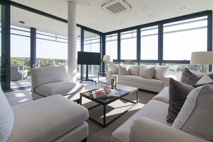 Presidential Apartment | Iron/ironing board, free WiFi, bed sheets