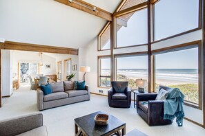 TV, fireplace, DVD player - Ocean Front Home on a Sandy Beach Near Yachats! (Yachats)