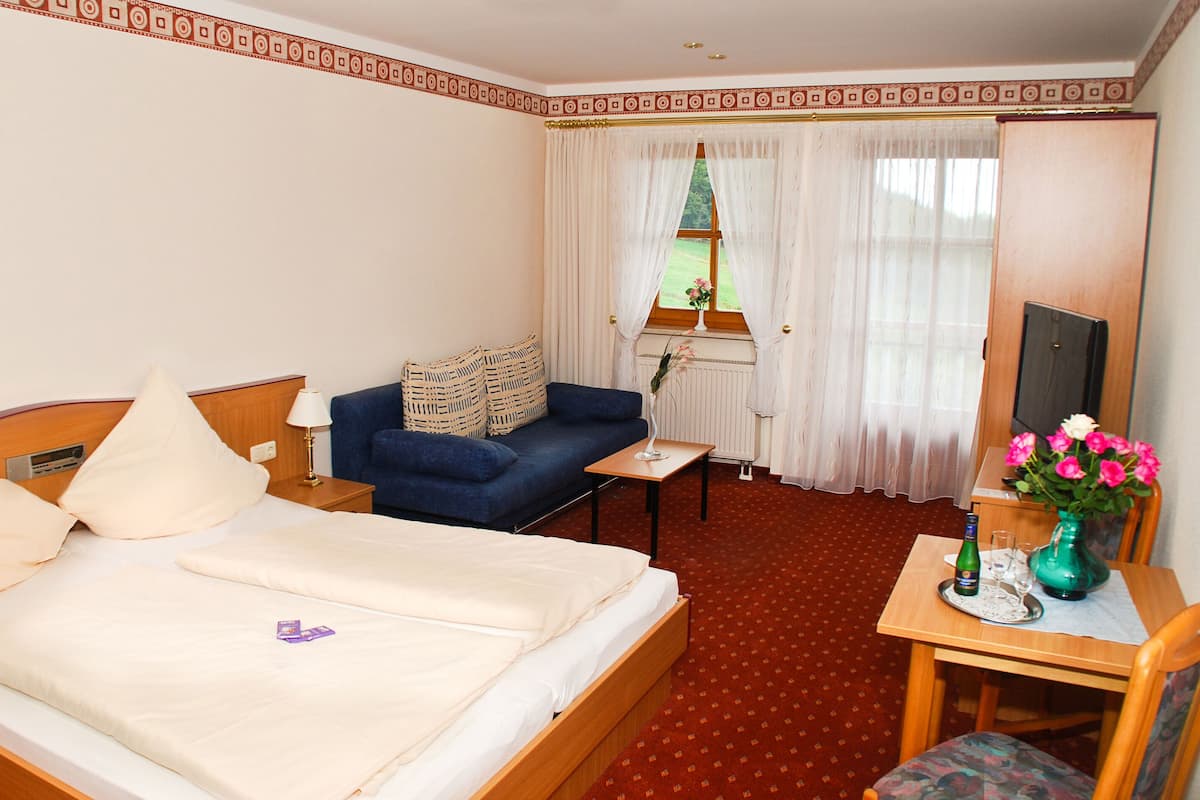 In-room safe, bed sheets