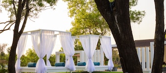 White woods Resort & Spa